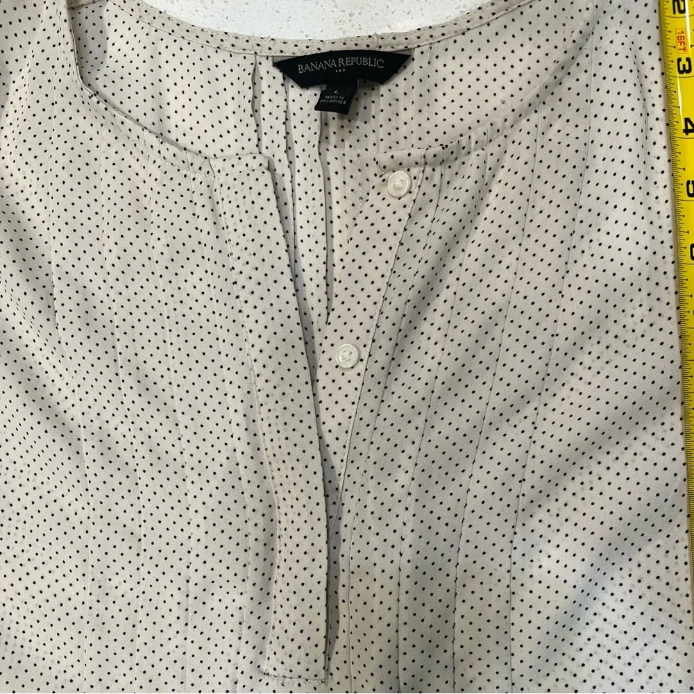 Banana Republic Sleeveless Black and Cream Pockadot Blouse Ladies L Large - Picture 3 of 7
